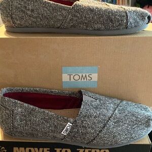 BRAND NEW Womens Toms